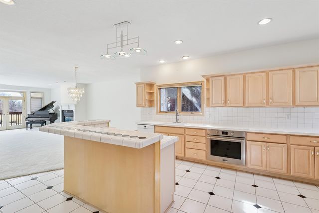 1104 Glen Oaks Drive, West Des Moines, IA 50266