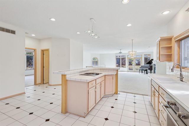 1104 Glen Oaks Drive, West Des Moines, IA 50266