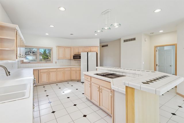 1104 Glen Oaks Drive, West Des Moines, IA 50266