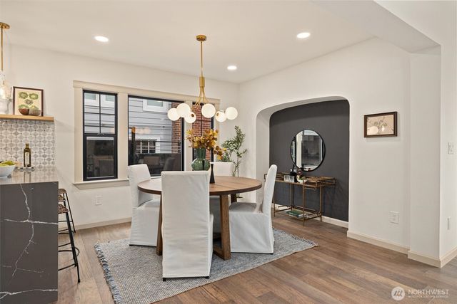 2512 Nob Hill Avenue N, Seattle, WA 98109