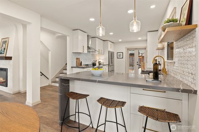 2512 Nob Hill Avenue N, Seattle, WA 98109