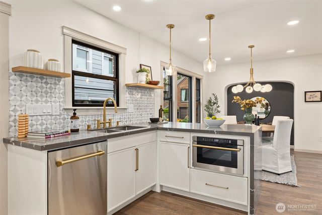 2512 Nob Hill Avenue N, Seattle, WA 98109