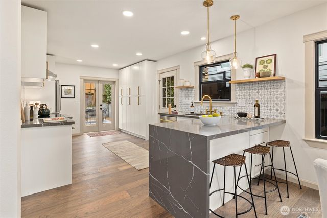 2512 Nob Hill Avenue N, Seattle, WA 98109