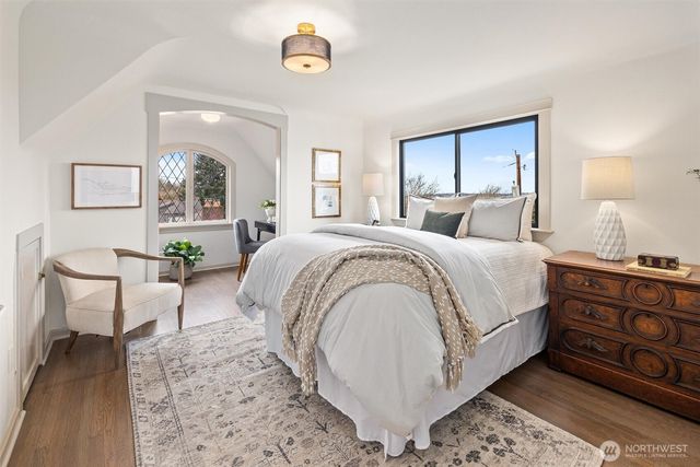 2512 Nob Hill Avenue N, Seattle, WA 98109