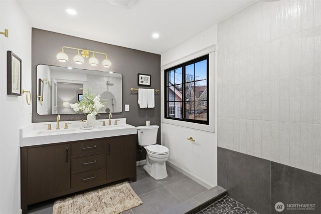 2512 Nob Hill Avenue N, Seattle, WA 98109