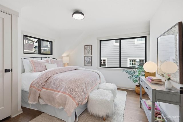 2512 Nob Hill Avenue N, Seattle, WA 98109