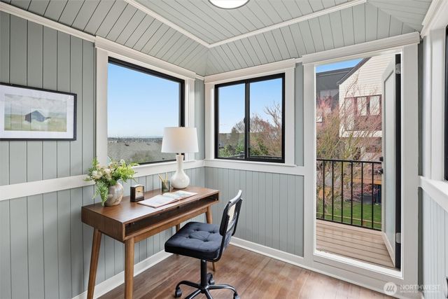 2512 Nob Hill Avenue N, Seattle, WA 98109