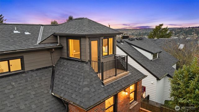 2512 Nob Hill Avenue N, Seattle, WA 98109