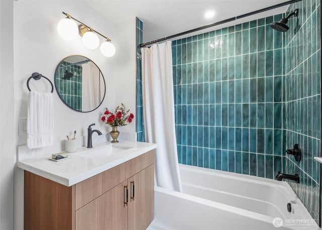 2512 Nob Hill Avenue N, Seattle, WA 98109