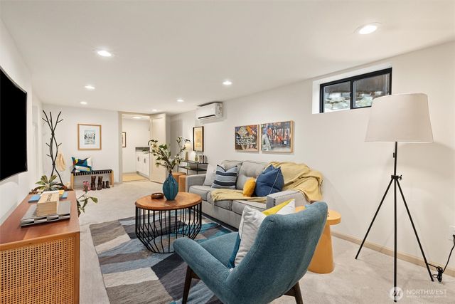 2512 Nob Hill Avenue N, Seattle, WA 98109