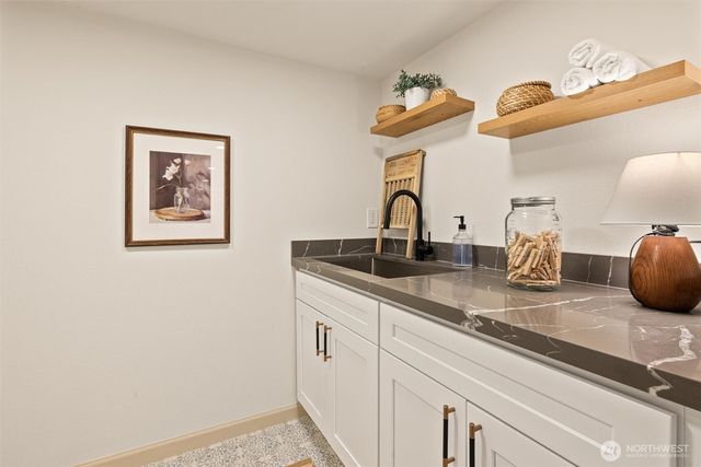 2512 Nob Hill Avenue N, Seattle, WA 98109