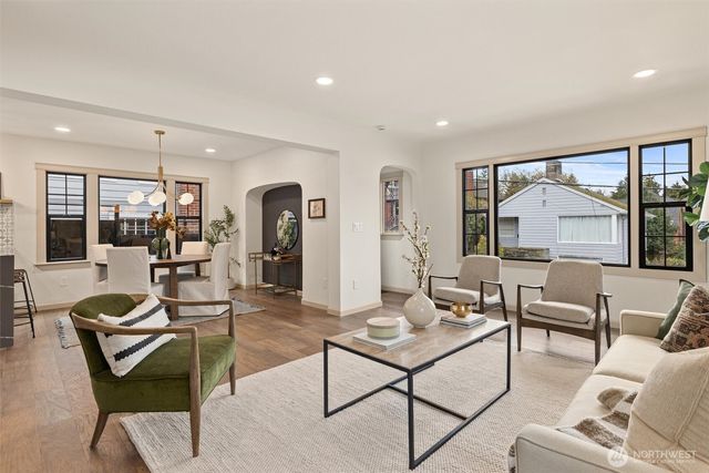 2512 Nob Hill Avenue N, Seattle, WA 98109