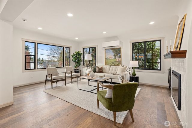 2512 Nob Hill Avenue N, Seattle, WA 98109