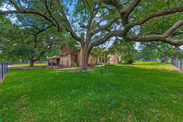 219 Cardinal Drive, Liberty, TX 77575
