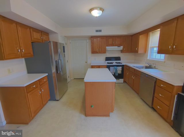 6 TAYLOR DR, Reading, PA 19606