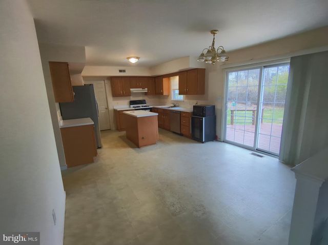 6 TAYLOR DR, Reading, PA 19606