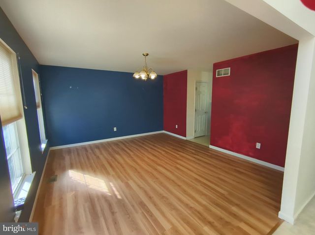 6 TAYLOR DR, Reading, PA 19606