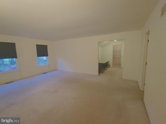 6 TAYLOR DR, Reading, PA 19606