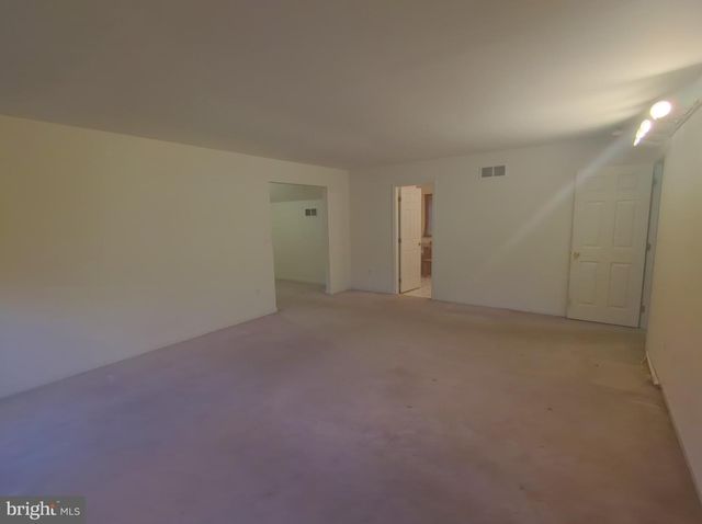 6 TAYLOR DR, Reading, PA 19606