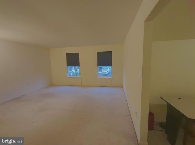 6 TAYLOR DR, Reading, PA 19606