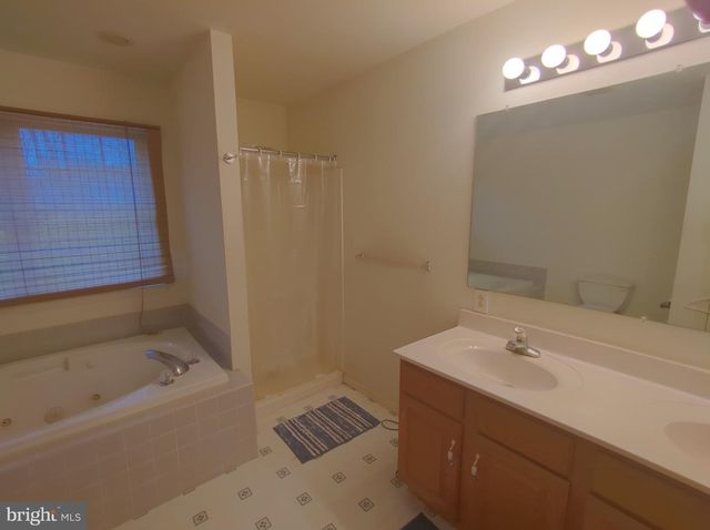 6 TAYLOR DR, Reading, PA 19606