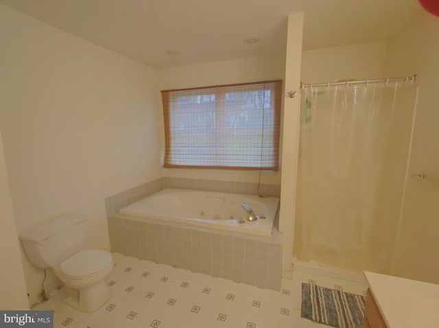 6 TAYLOR DR, Reading, PA 19606