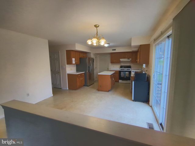 6 TAYLOR DR, Reading, PA 19606