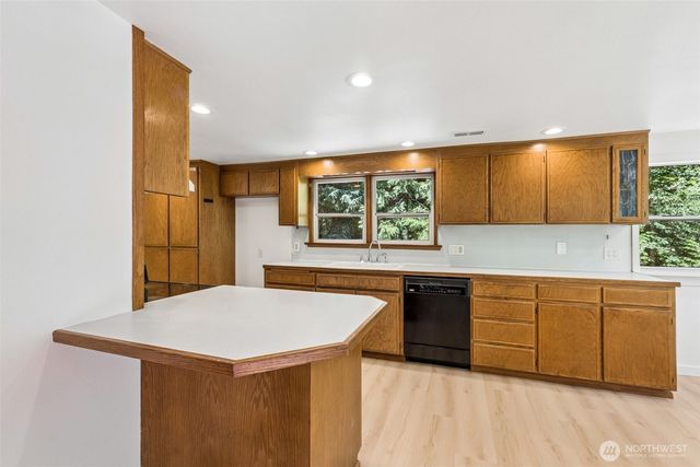 7629 236th Street SW, Edmonds, WA 98026