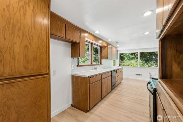 7629 236th Street SW, Edmonds, WA 98026