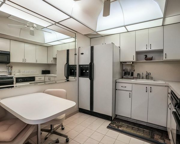 100 Bayview Dr 1620, Sunny Isles Beach, FL 33160