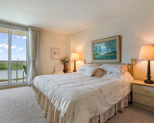 100 Bayview Dr 1620, Sunny Isles Beach, FL 33160