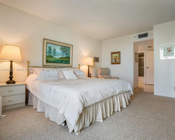 100 Bayview Dr 1620, Sunny Isles Beach, FL 33160