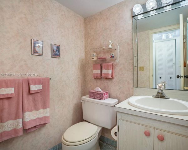 100 Bayview Dr 1620, Sunny Isles Beach, FL 33160