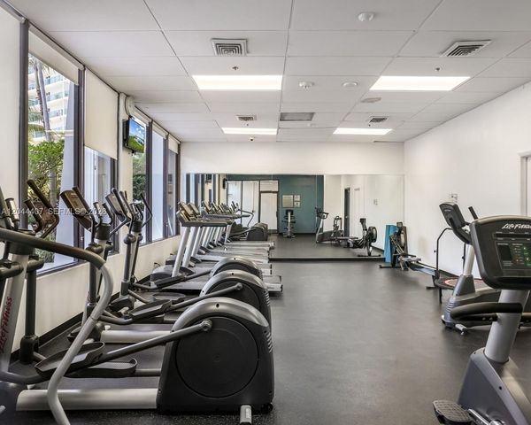 100 Bayview Dr 1620, Sunny Isles Beach, FL 33160