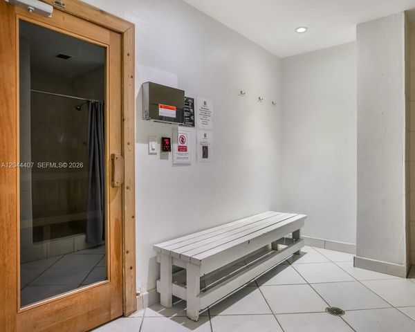 100 Bayview Dr 1620, Sunny Isles Beach, FL 33160