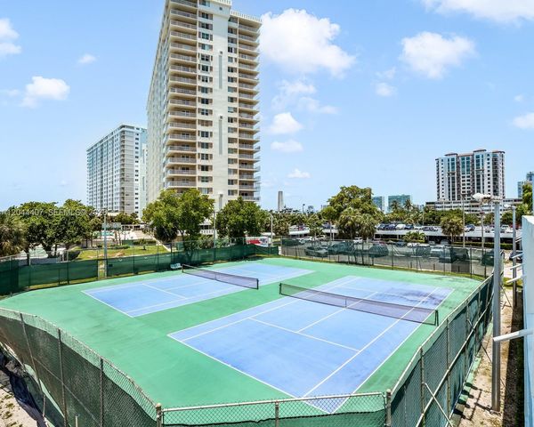 100 Bayview Dr 1620, Sunny Isles Beach, FL 33160