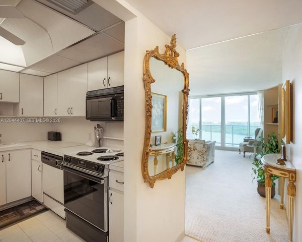 100 Bayview Dr 1620, Sunny Isles Beach, FL 33160