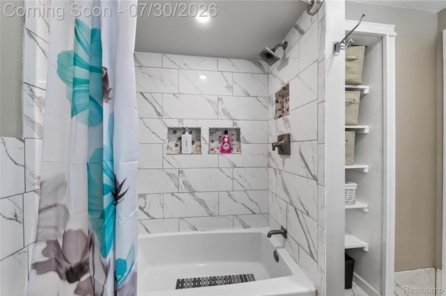5890 Chickadee Lane, Independence Charter Township, MI 48346