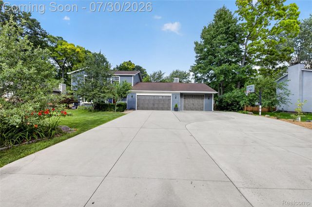 5890 Chickadee Lane, Independence Charter Township, MI 48346