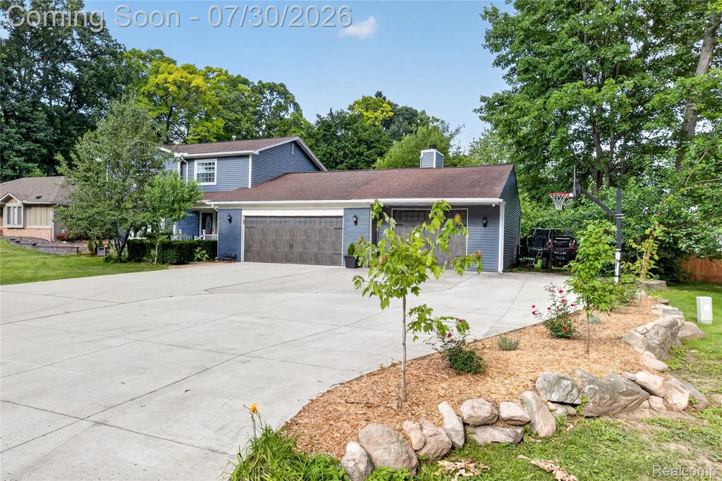 5890 Chickadee Lane, Independence Charter Township, MI 48346