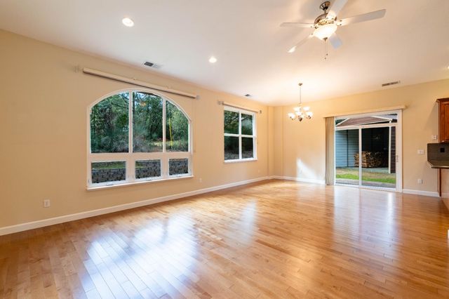 18777 S Sugar Pine Dr, Pine Grove, CA 95665