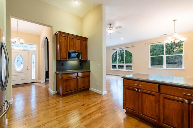 18777 S Sugar Pine Dr, Pine Grove, CA 95665