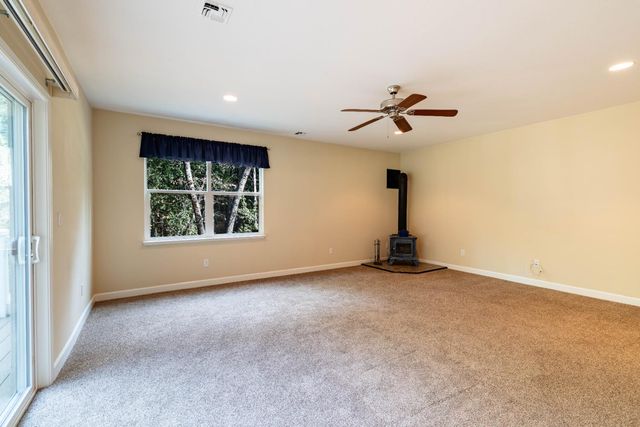 18777 S Sugar Pine Dr, Pine Grove, CA 95665