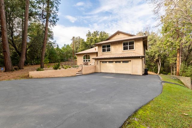 18777 S Sugar Pine Dr, Pine Grove, CA 95665