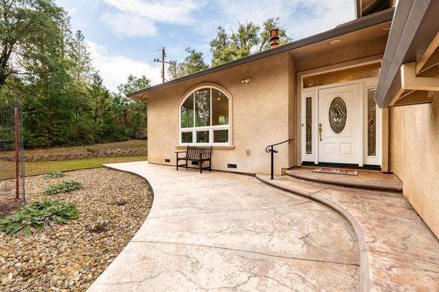 18777 S Sugar Pine Dr, Pine Grove, CA 95665