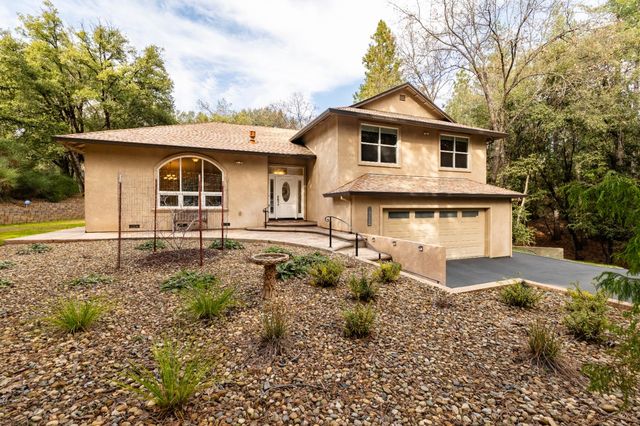 18777 S Sugar Pine Dr, Pine Grove, CA 95665