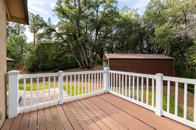 18777 S Sugar Pine Dr, Pine Grove, CA 95665