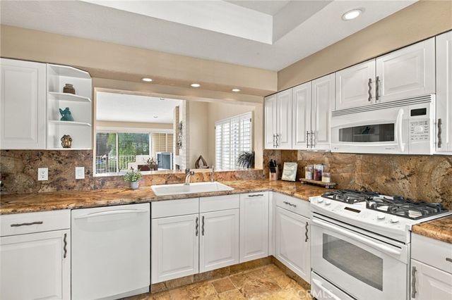 684 Vista Lago Circle N, Palm Desert, CA 92211
