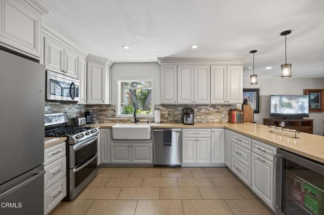 98 Mountain View Street, Oak View, CA 93022