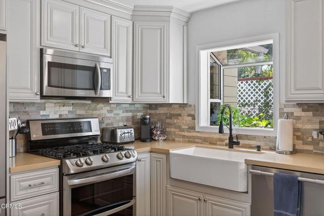 98 Mountain View Street, Oak View, CA 93022